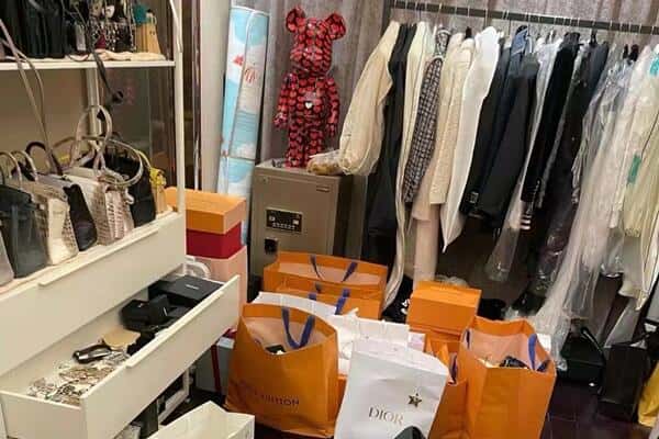 云霄县回收一线品牌衣服.jpg